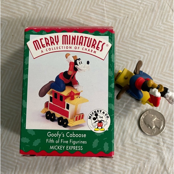 Hallmark Disney Goofey on a Train Vintage Minature Wonderful Like New in Box - Picture 1 of 3